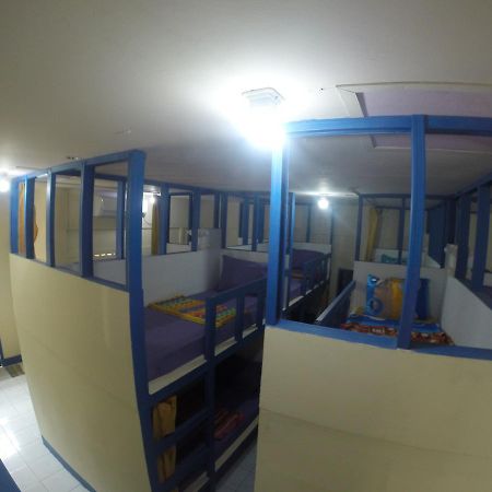 Centro Hostel Лабуан-Бахо Экстерьер фото