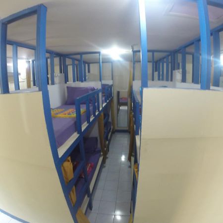 Centro Hostel Лабуан-Бахо Экстерьер фото