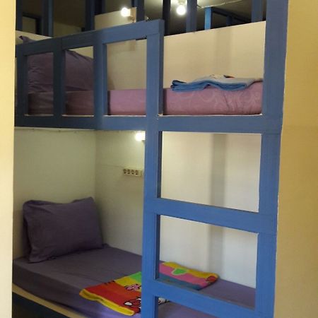 Centro Hostel Лабуан-Бахо Экстерьер фото