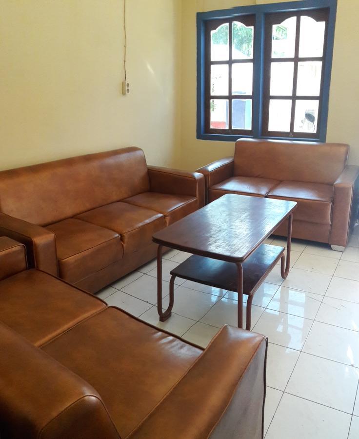 Centro Hostel Лабуан-Бахо Экстерьер фото