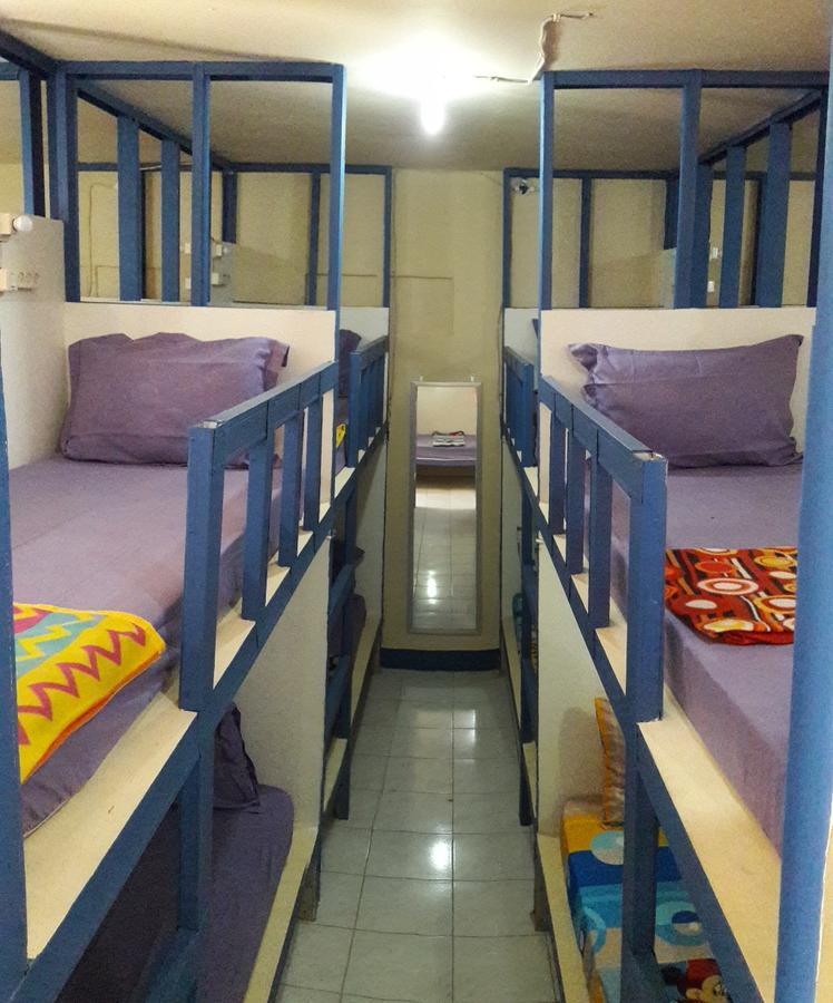 Centro Hostel Лабуан-Бахо Экстерьер фото