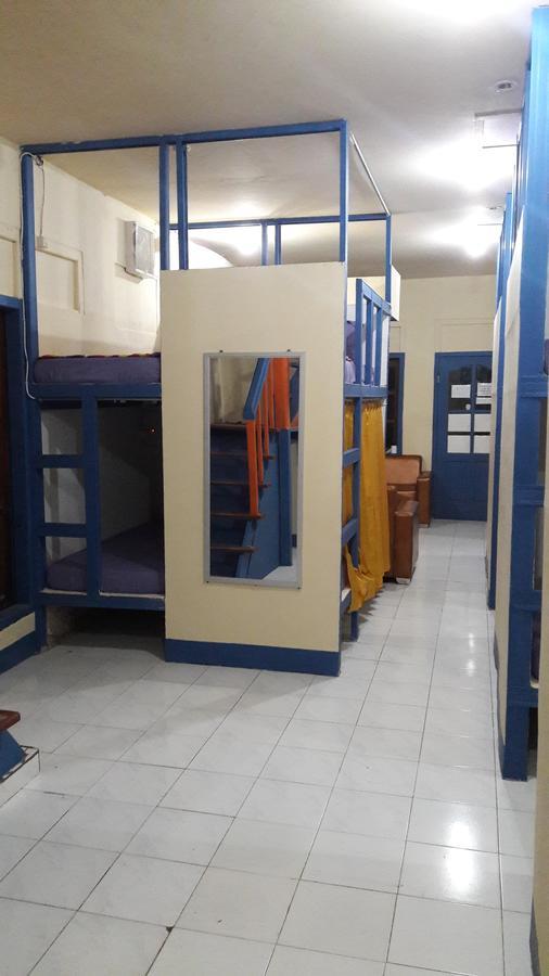 Centro Hostel Лабуан-Бахо Экстерьер фото