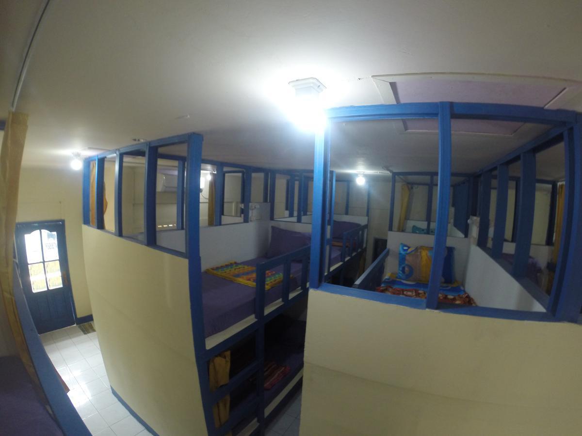 Centro Hostel Лабуан-Бахо Экстерьер фото