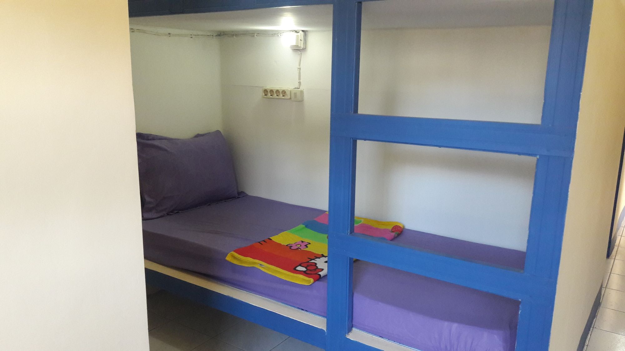 Centro Hostel Лабуан-Бахо Экстерьер фото